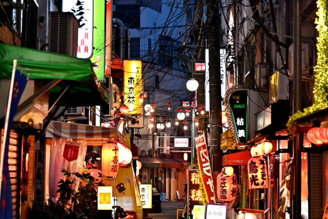 yokocho alley with various izakayas